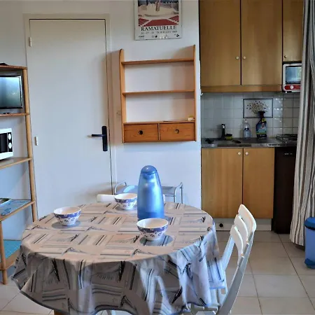 Cosy Avec Jardin, Proche A Cavalaire-sur-mer, Parking Inclus - Fr-1-226b-128 Appartement *