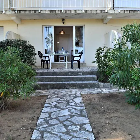 Cosy Avec Jardin, Proche A Cavalaire-sur-mer, Parking Inclus - Fr-1-226b-128 Apartment