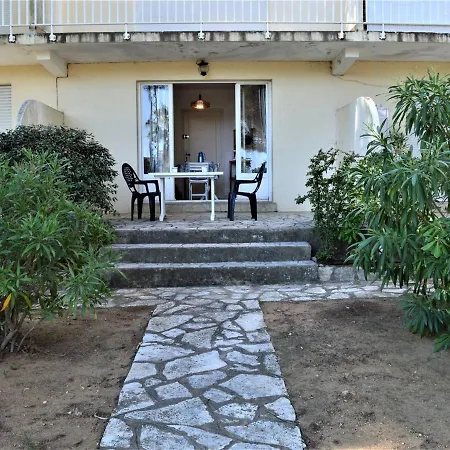 Cosy Avec Jardin, Proche A Cavalaire-sur-mer, Parking Inclus - Fr-1-226b-128 Apartment